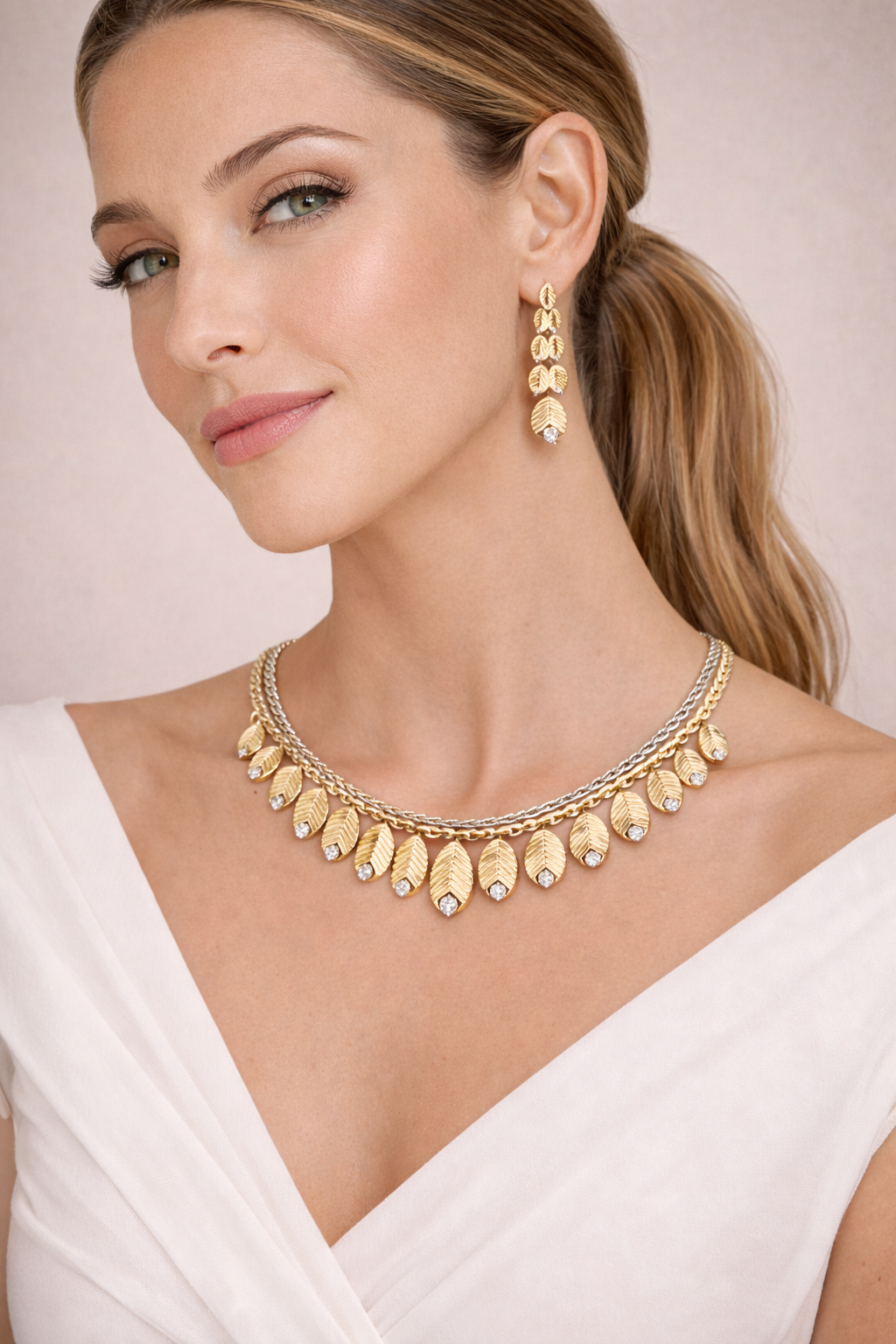 Chevron Laurel Collar